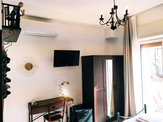 Tek Büyük veya İki Ayrı Yataklı Oda, Şehir Manzaralı (Folklore)