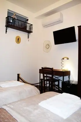 Tek Büyük veya İki Ayrı Yataklı Oda, Şehir Manzaralı (Folklore)