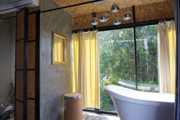 Private Room with Bathtub