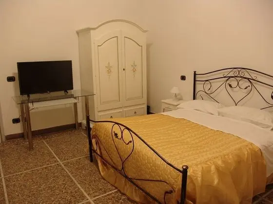 Tek Büyük Yataklı Oda, Ortak Banyo