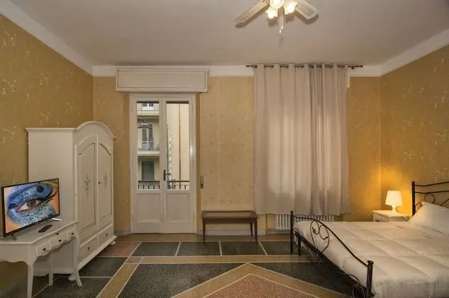 Tek Büyük Yataklı Oda, Ortak Banyo