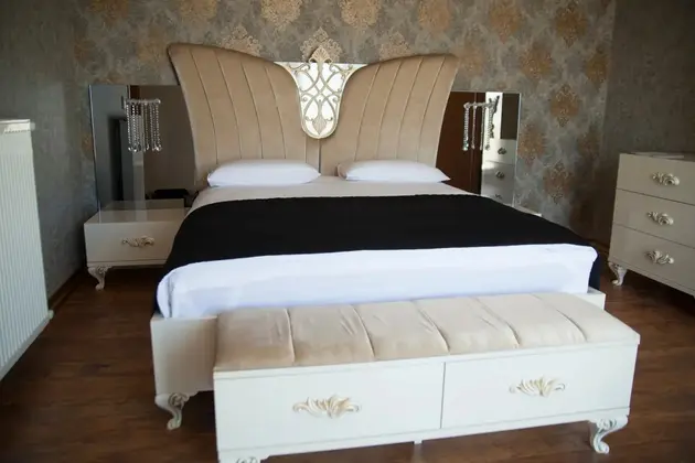 King Suite Custom Oda