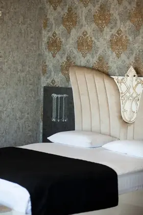 King Suite Custom Oda