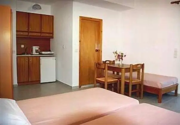 Üç Kişilik Oda, Deniz Manzaralı