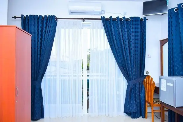 Deluxe Tek Büyük Yataklı Oda, Havuz Manzaralı, Havuz Kenarı