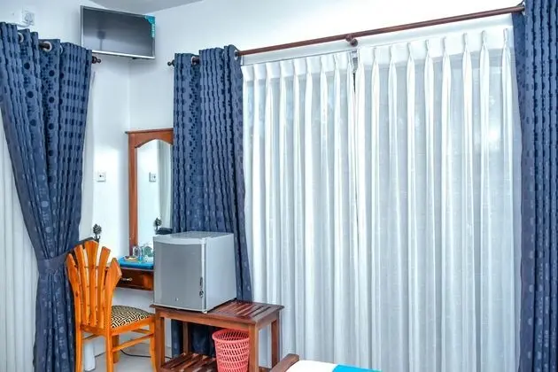 Deluxe Tek Büyük Yataklı Oda, Havuz Manzaralı, Havuz Kenarı