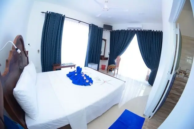 Deluxe Tek Büyük Yataklı Oda, Havuz Manzaralı, Havuz Kenarı