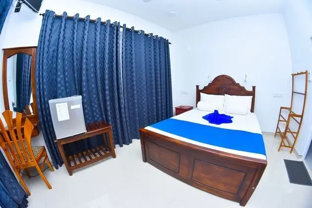 Deluxe Tek Büyük Yataklı Oda, Havuz Manzaralı, Havuz Kenarı
