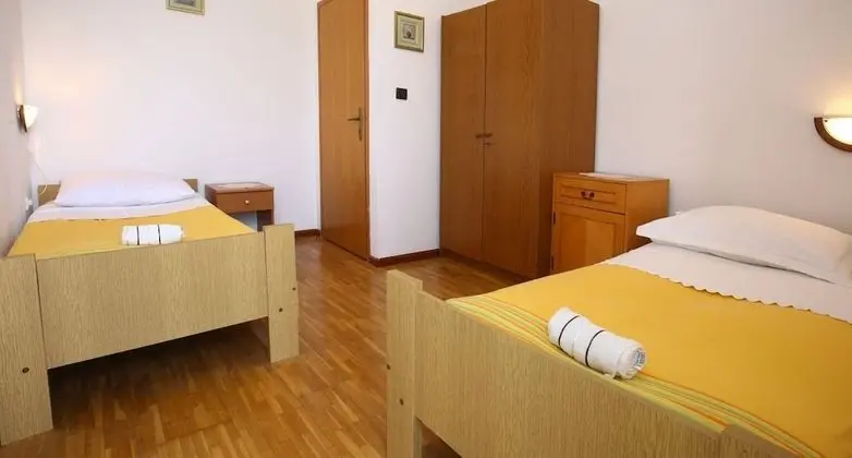 Apart Daire (Neda - perfect location & free parkin)