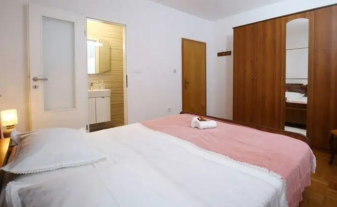 Apart Daire (Neda - perfect location & free parkin)