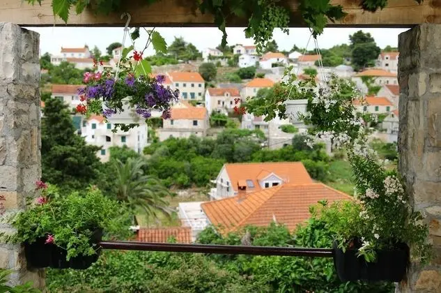 Apart Daire (Neda - perfect location & free parkin)