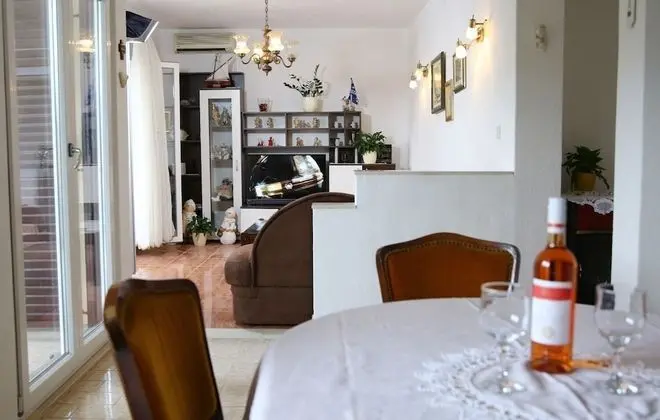 Apart Daire (Neda - perfect location & free parkin)
