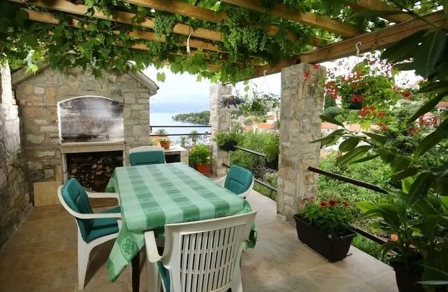 Apart Daire (Neda - perfect location & free parkin)