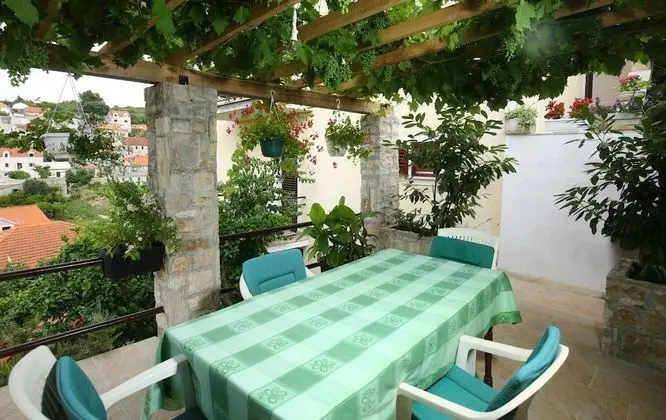 Apart Daire (Neda - perfect location & free parkin)