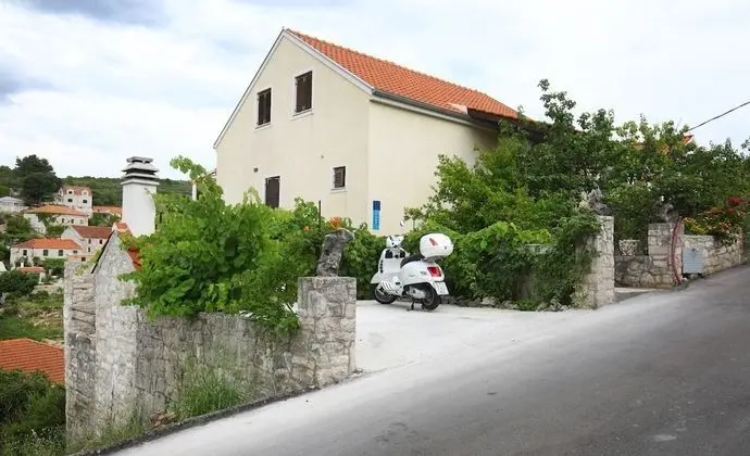 Apart Daire (Neda - perfect location & free parkin)