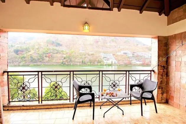 Lake Facing AC Suite
