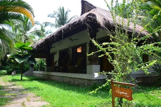 Kır Evi, Havuz Manzaralı