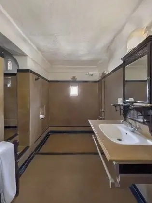 Luxury Oda
