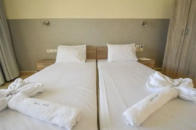Economy Oda, Havuz Kenarı (semi-basement)