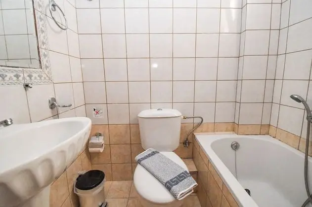 Economy Oda, Havuz Kenarı (semi-basement)