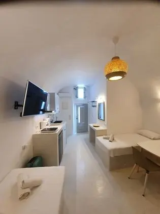 Nefeli Bioclimatic Cave Studio