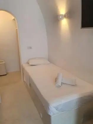 Nefeli Bioclimatic Cave Studio