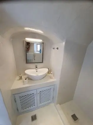 Nefeli Bioclimatic Cave Studio