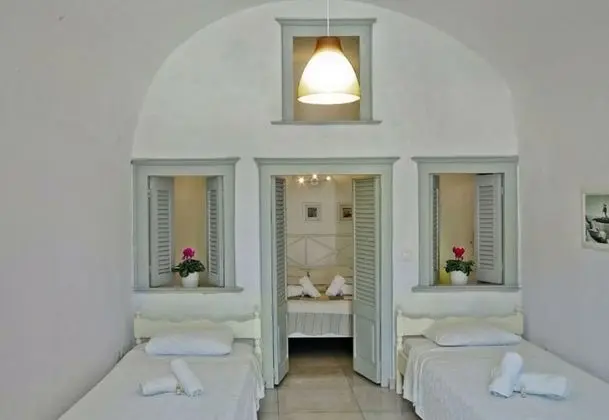 Nefeli Cave Apartment for 4
