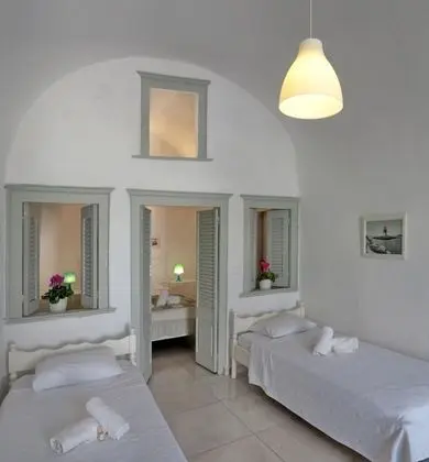 Nefeli Cave Apartment for 4