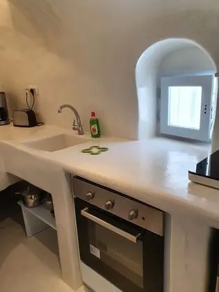 Nefeli Cave Apartment for 4