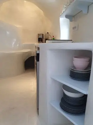 Nefeli Cave Apartment for 4