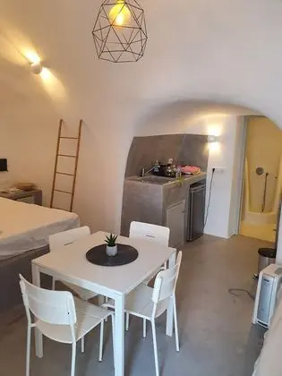 Nefeli Traditional Cave Studio