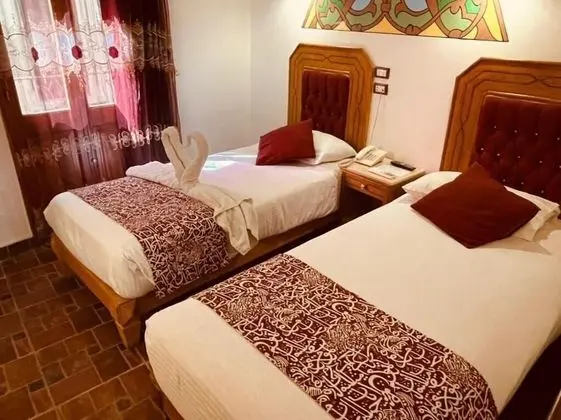 Traditional İki Ayrı Yataklı Oda