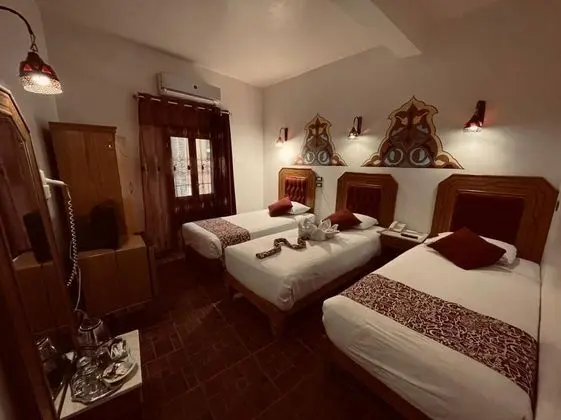 Traditional Üç Kişilik Oda
