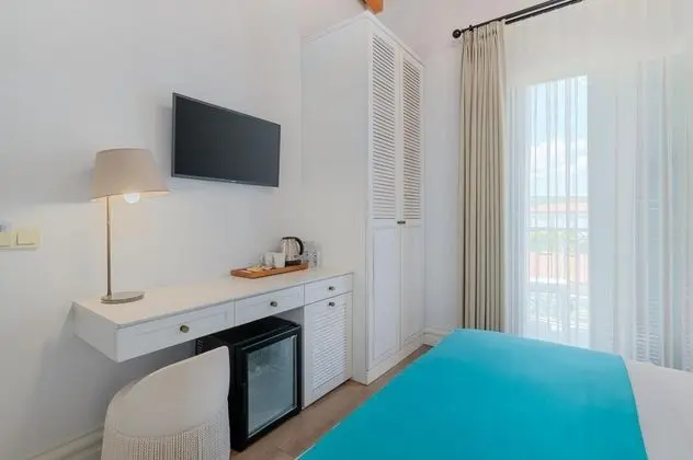 Standart Oda, Havuz ve Bahçe Manzaralı, 1. Kat