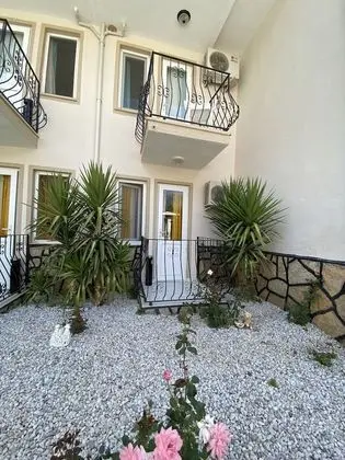 Standard Üç Kişilik Oda, Havuz Manzaralı