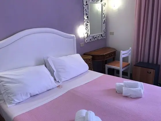 Tek Büyük veya İki Ayrı Yataklı Oda, Deniz Manzaralı