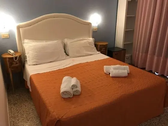 Tek Büyük veya İki Ayrı Yataklı Oda, Deniz Manzaralı
