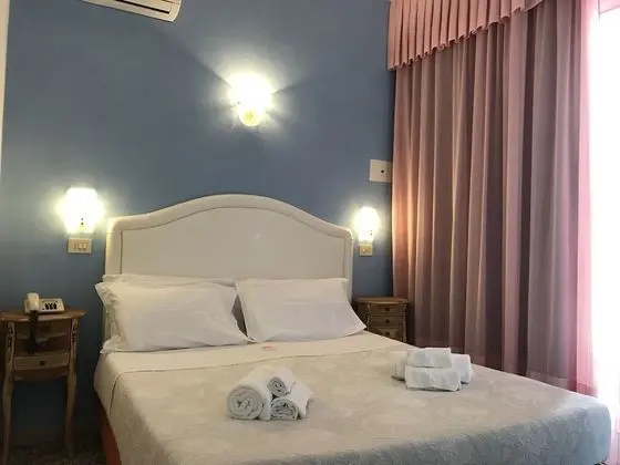 Tek Büyük veya İki Ayrı Yataklı Oda, Deniz Manzaralı