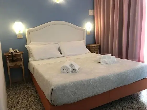 Tek Büyük veya İki Ayrı Yataklı Oda, Kısmi Deniz Manzaralı