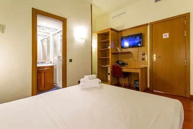 Tek Büyük veya İki Ayrı Yataklı Oda (Interior)