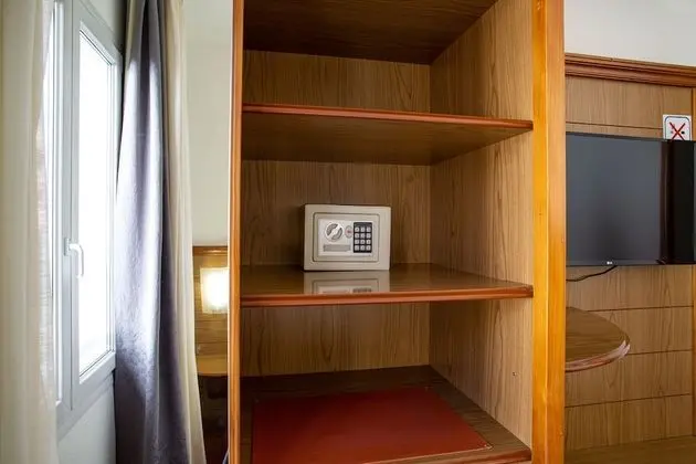 Tek Büyük veya İki Ayrı Yataklı Oda (Interior)