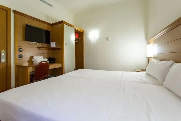 Tek Büyük veya İki Ayrı Yataklı Oda (Interior)