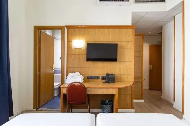 Tek Büyük veya İki Ayrı Yataklı Oda (Interior)