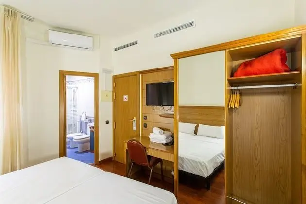 Tek Büyük veya İki Ayrı Yataklı Oda (Interior)
