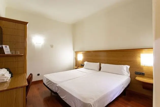 Tek Büyük veya İki Ayrı Yataklı Oda (Interior)