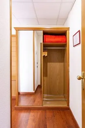 Tek Büyük veya İki Ayrı Yataklı Oda (Interior)