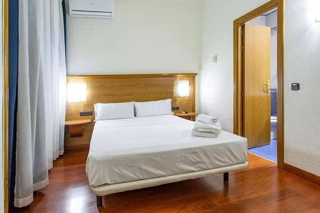 Tek Büyük veya İki Ayrı Yataklı Oda (Interior)
