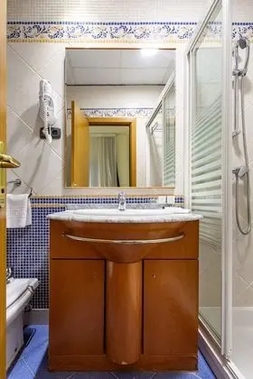 Tek Büyük veya İki Ayrı Yataklı Oda (Interior)