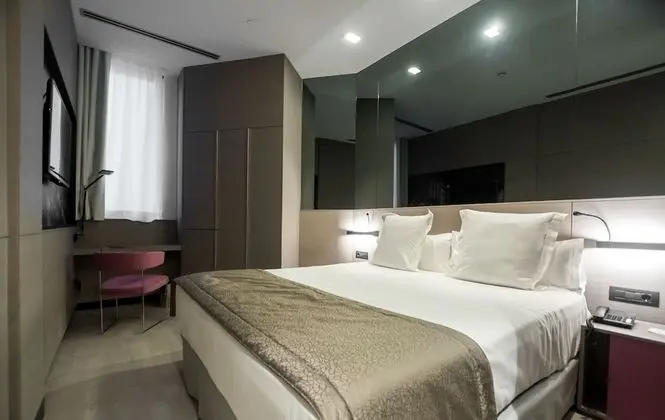 Standard Büyük Yataklı Tek Kişilik Oda